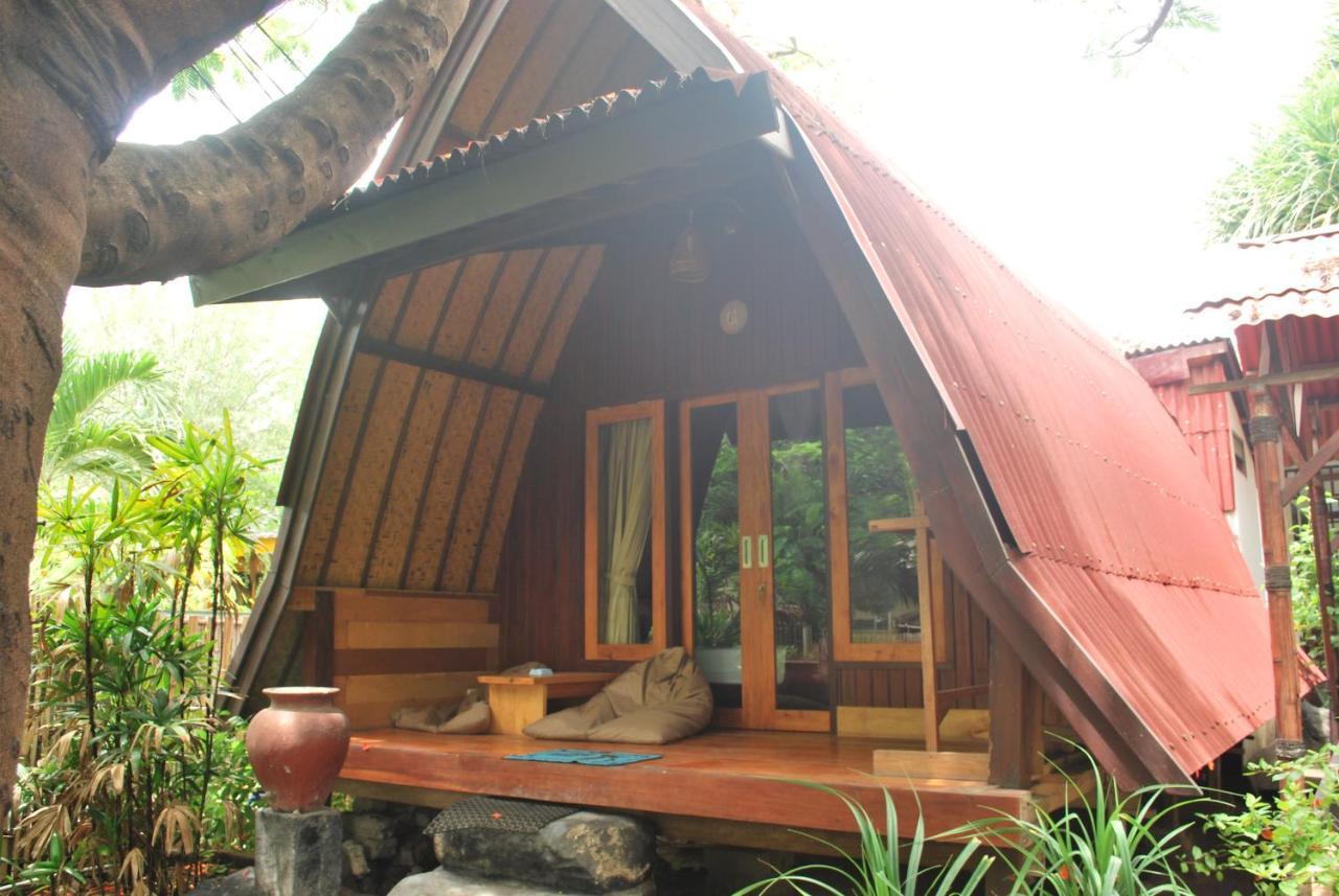 Gili Smile Bungalow Gili Trawangan Exterior photo