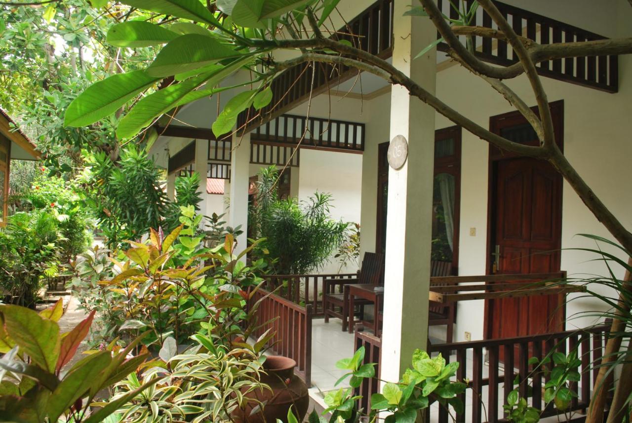 Gili Smile Bungalow Gili Trawangan Exterior photo